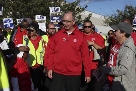 UAW’s confrontational leader makes gains in strike talks, but some wonder: Has he reached too far?